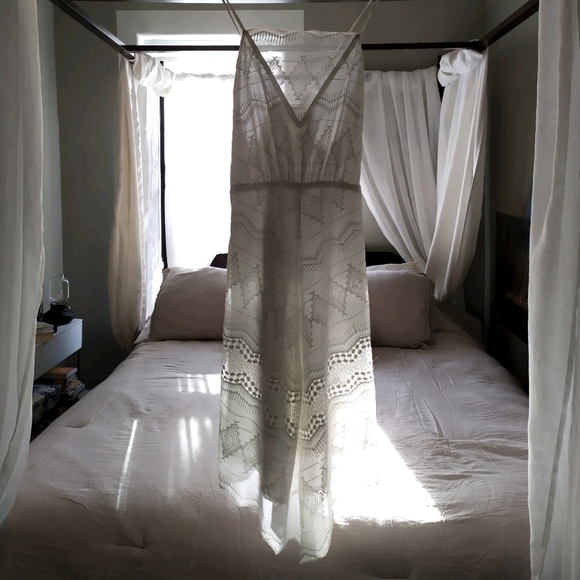 Beautiful white sundress - Picture 1 of 6